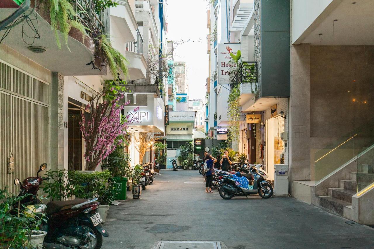 Central Studios At Ben Thanh Market By Circadian Хошимин Экстерьер фото